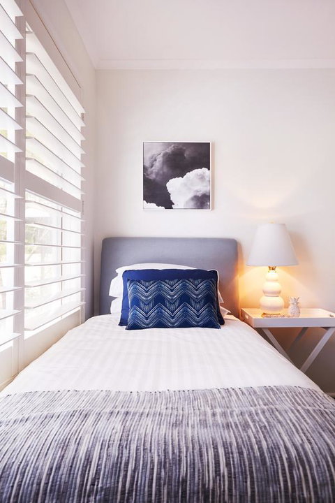 Bright And Spacious Family Home With Leafy Deck - Go Out 26