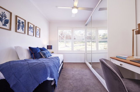 Bright And Spacious Family Home With Leafy Deck - Go Out 28