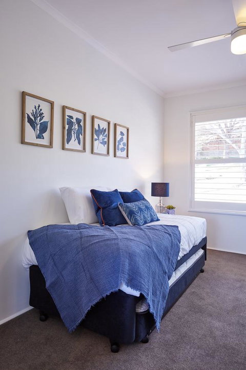 Bright And Spacious Family Home With Leafy Deck - Go Out 30