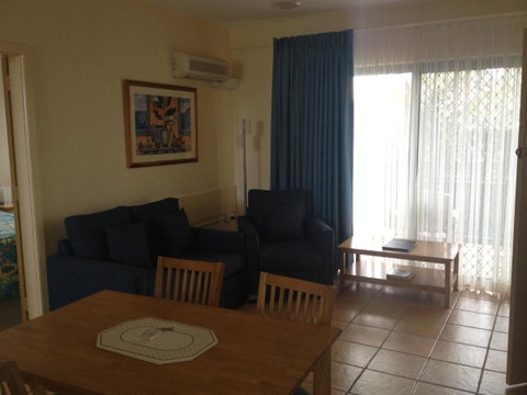 Oxley Cove Holiday Apartment - Go Out 15