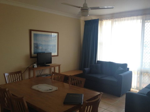 Oxley Cove Holiday Apartment - Go Out 12