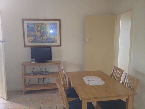 Oxley Cove Holiday Apartment - Go Out 9
