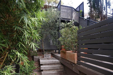 Refuge Cove On Pittwater - Pubs and Clubs 2