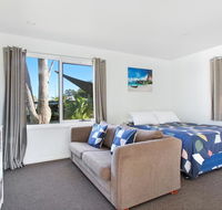 Huskisson Holiday Motel Cabins - Pubs and Clubs