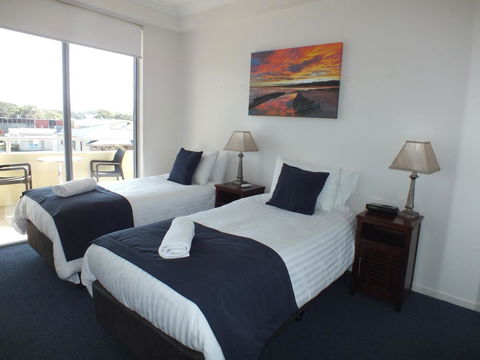 Pacific Marina Apartments - Go Out 42