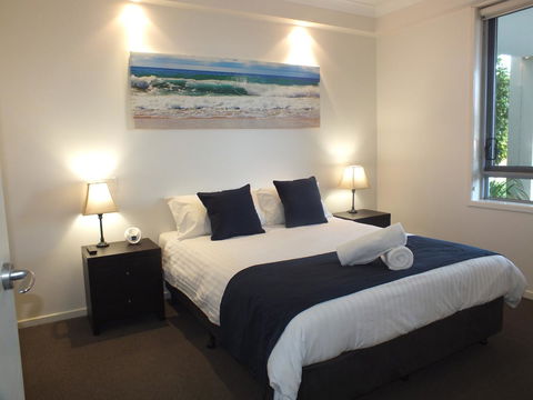 Pacific Marina Apartments - Go Out 2