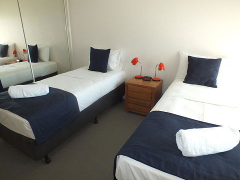 Pacific Marina Apartments - Go Out 35