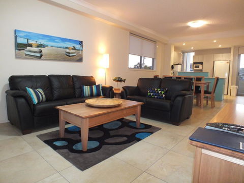 Pacific Marina Apartments - Go Out 1