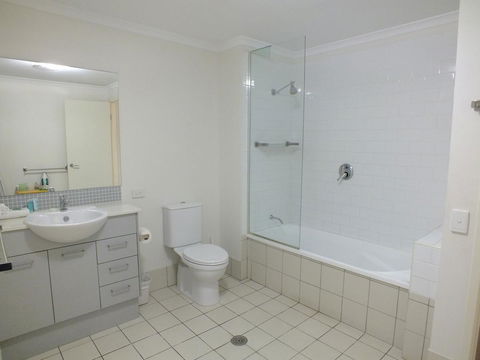 Pacific Marina Apartments - Go Out 5