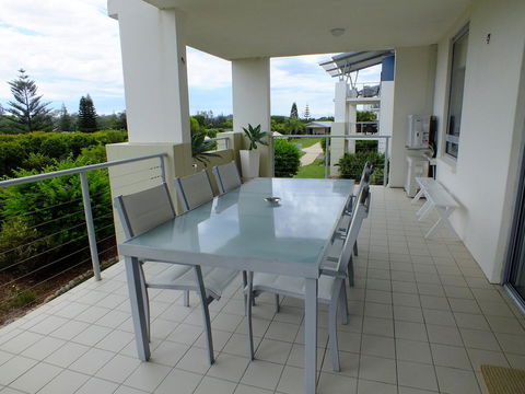 Pacific Marina Apartments - Go Out 31