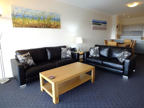 Pacific Marina Apartments - Go Out 16