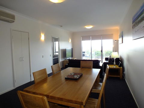 Pacific Marina Apartments - Go Out 37