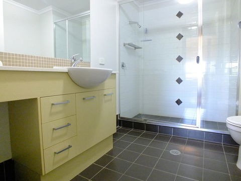 Pacific Marina Apartments - Go Out 7