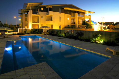 Pacific Marina Apartments - Go Out 3