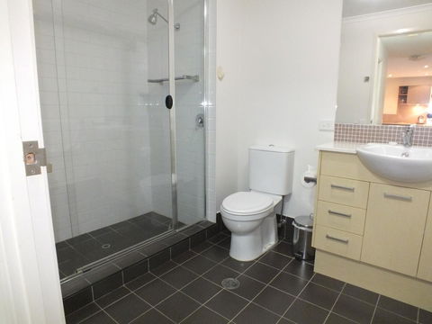 Pacific Marina Apartments - Go Out 12