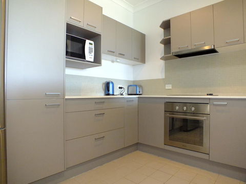 Pacific Marina Apartments - Go Out 13