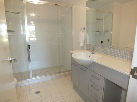 Pacific Marina Apartments - Go Out 28