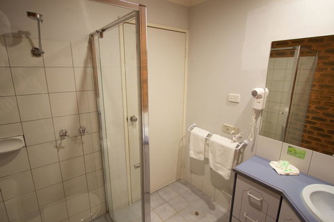 Albury Paddlesteamer Motel - Pubs and Clubs 24