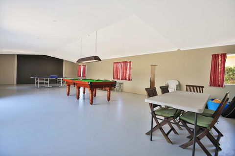 Neptune I Absolute Beachfront I Stunning Views - Pubs and Clubs 22