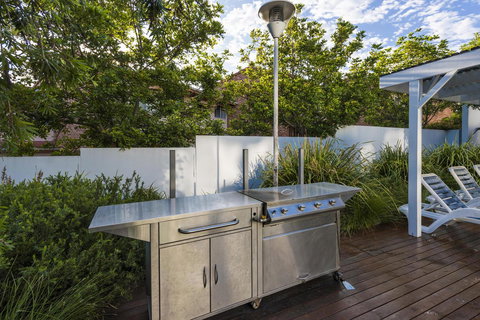 Oaks Nelson Bay Lure Suites - Go Out 7