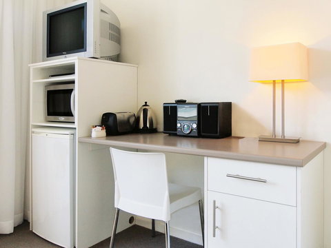 Oaks Nelson Bay Lure Suites - Go Out 12