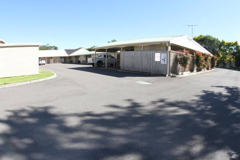 Sleepy Hill Motor Inn - Pubs and Clubs 34