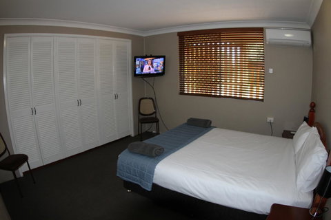 Sleepy Hill Motor Inn - Pubs and Clubs 39