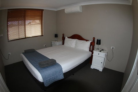 Sleepy Hill Motor Inn - Pubs and Clubs 36