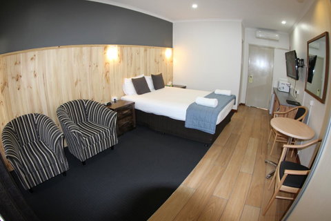 Sleepy Hill Motor Inn - Pubs and Clubs 42