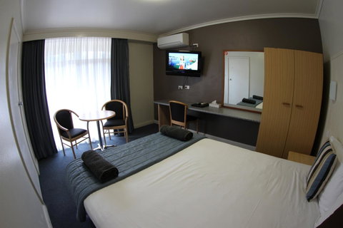 Sleepy Hill Motor Inn - Pubs and Clubs 27