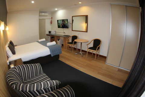 Sleepy Hill Motor Inn - Pubs and Clubs 15