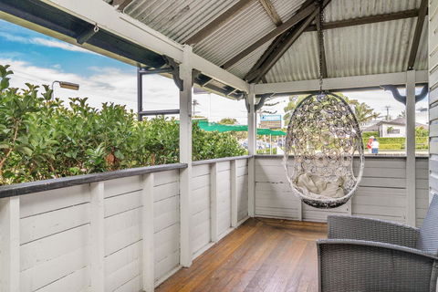 Club Byron Accommodation - Pubs and Clubs 24