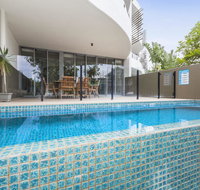 COTTON BEACH 8 ESCAPE WITH PRIVATE PLUNGE POOL - Pubs and Clubs