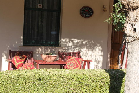 Boot Makers Cottage - Pubs and Clubs 2