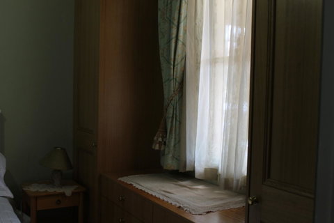 Boot Makers Cottage - Pubs and Clubs 12