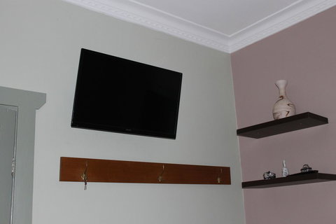 Boot Makers Cottage - Pubs and Clubs 14