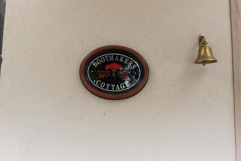 Boot Makers Cottage - Pubs and Clubs 0