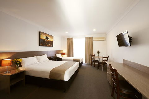 Adelong Motel - Go Out 0