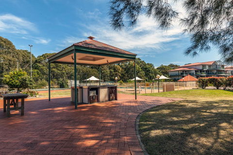 Condo 105 @ Horizons Golf Resort - Salamander Bay NSW - Go Out 24