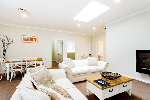 Bundanoon Country Inn Motel - Go Out 33