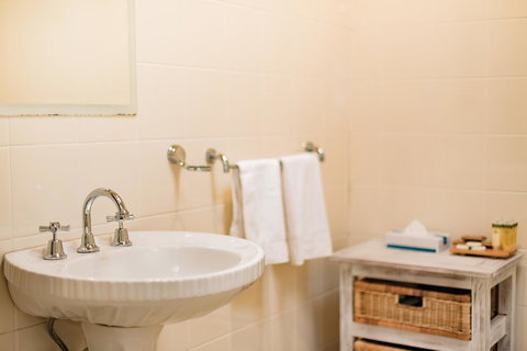 Bundanoon Country Inn Motel - Go Out 29