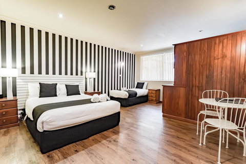 Bundanoon Country Inn Motel - Go Out 8