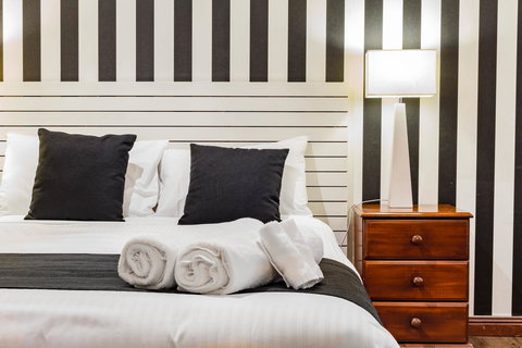 Bundanoon Country Inn Motel - Go Out 5