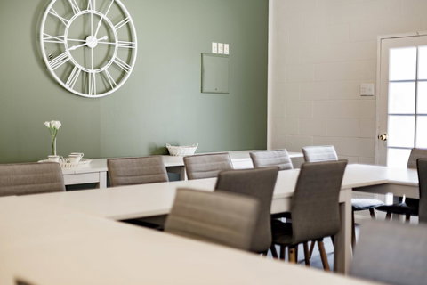 Bundanoon Country Inn Motel - Go Out 3