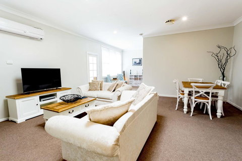 Bundanoon Country Inn Motel - Go Out 30