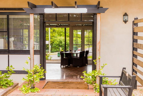 Bundanoon Country Inn Motel - Go Out 7