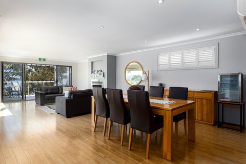 The Edgewater On Greville - Go Out 11