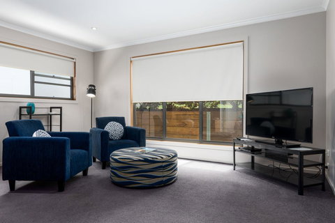 The Edgewater On Greville - Go Out 30