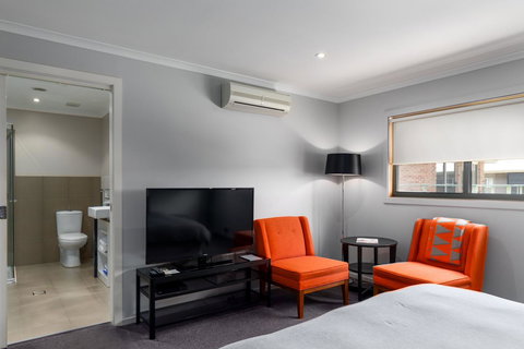 The Edgewater On Greville - Go Out 23