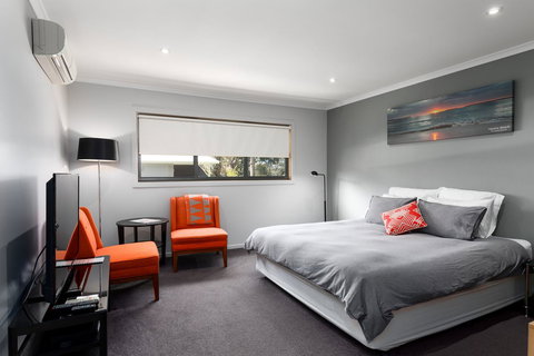 The Edgewater On Greville - Go Out 22